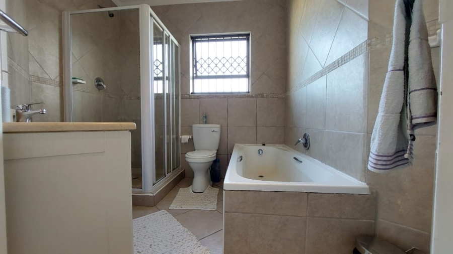 3 Bedroom Property for Sale in Gonubie Eastern Cape